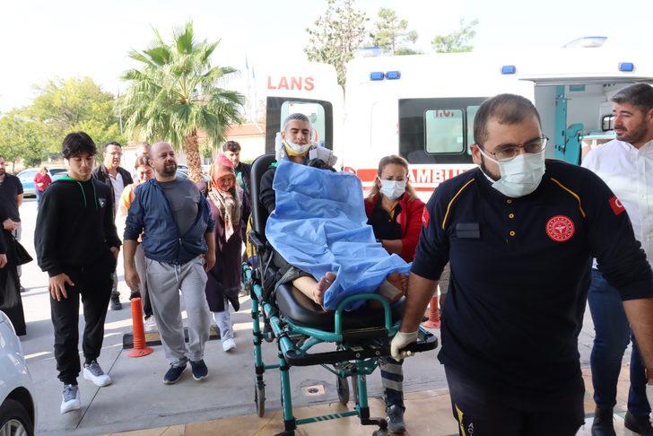 GÜNCELLEME - Denizlispor ekibini taşıyan minibüs direğe çarptı, 12 kişi yaralandı G4