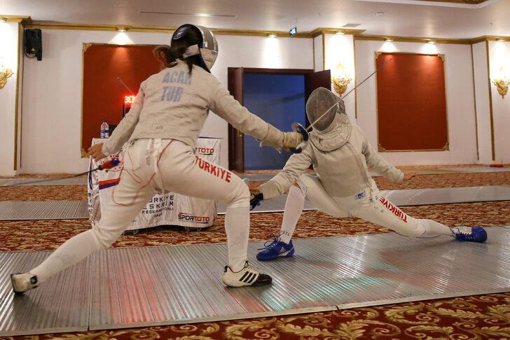 Antalya'da Büyükler Kılıç Uluslararası Eskrim Açık Turnuvası düzenlendi G1