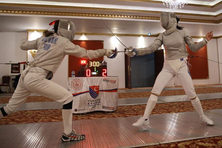 Antalya'da Büyükler Kılıç Uluslararası Eskrim Açık Turnuvası düzenlendi G2