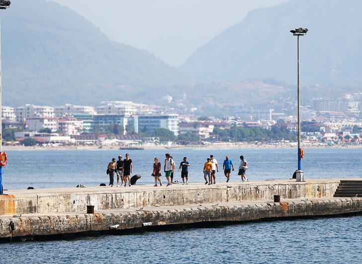 Bahama bayraklı kruvaziyer "Artania" Alanya'da G3