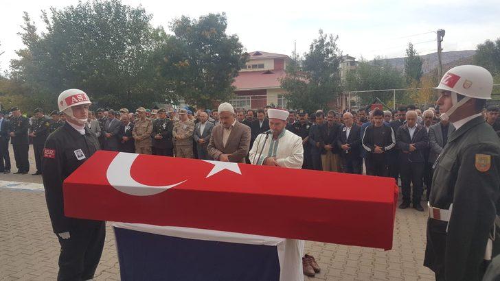 Bingöl'de Kıbrıs gazisi Hüsnü Çiftçi son yolculuğuna uğurlandı G4