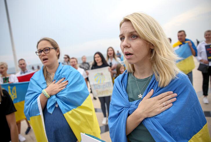 Mersin'de yaşayan Ukraynalılar Rusya'yı protesto etti G3