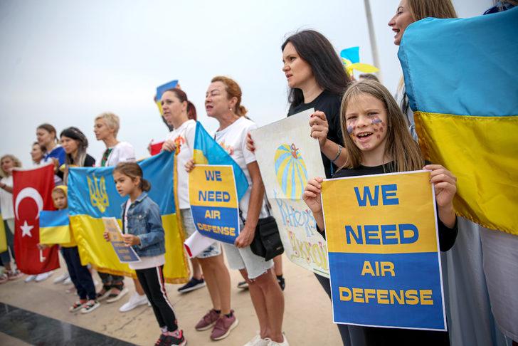 Mersin'de yaşayan Ukraynalılar Rusya'yı protesto etti G4
