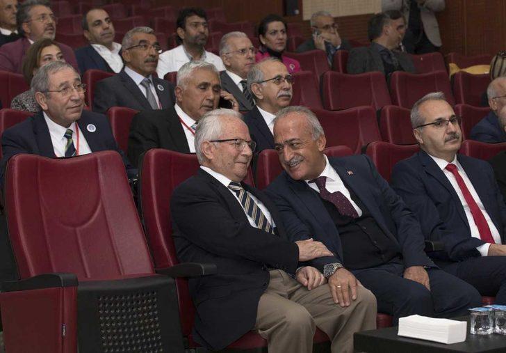 Erzurum'da doktorlar mezun oldukları üniversitede 40 yıl sonra yeniden buluştu G5