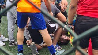 Maç oynanırken kalp krizi geçirdi, ambulans olmadığı için özel araçla hastaneye götürüldü! Hayati tehlikesi sürüyor...