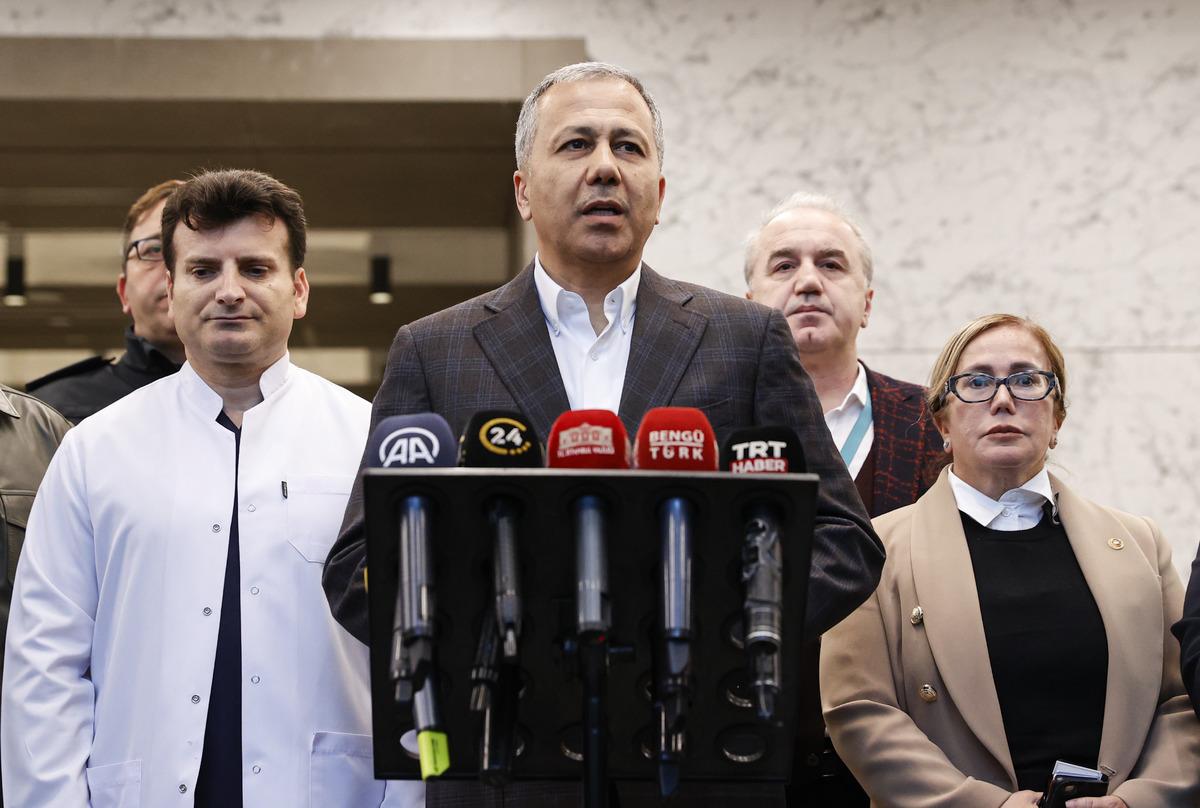 İstanbul Valisi Yerlikaya'dan yaralı maden iş&ccedil;ilerine ziyaret: