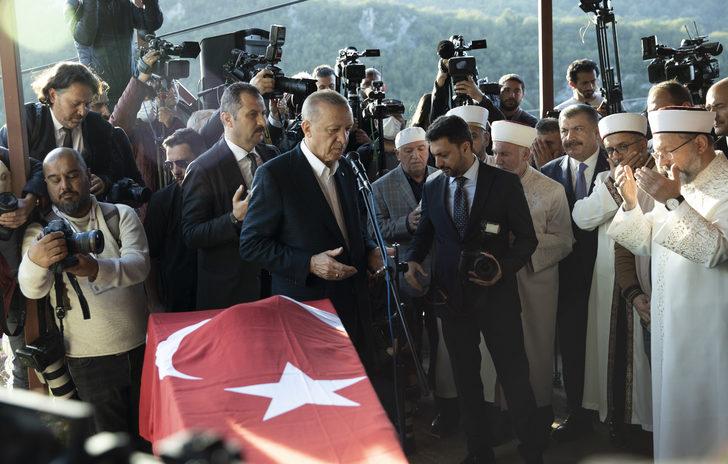 Cumhurbaşkanı Erdoğan, Amasra'da hayatını kaybeden madencilerin cenazesine katıldı G3