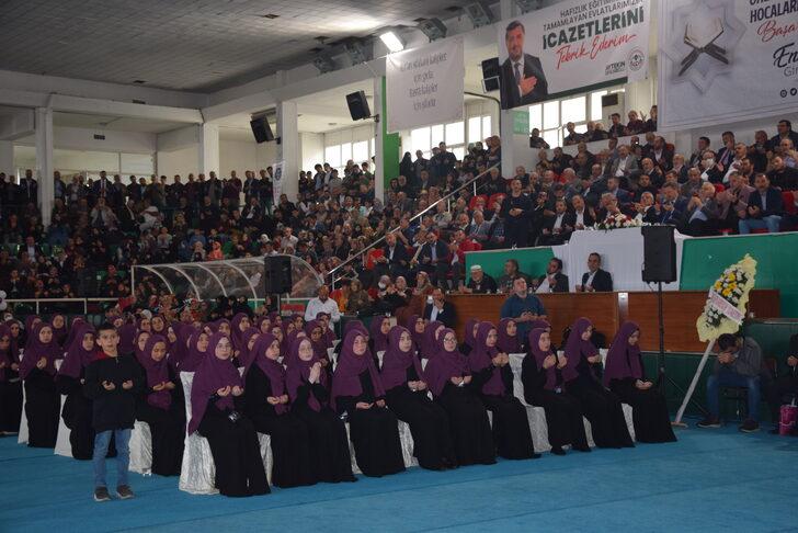 Giresun'da eğitimlerini tamamlayan 229 hafız icazet aldı G2