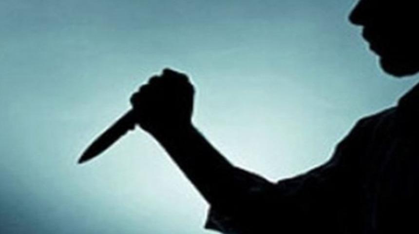 Şakalaştığı iki arkadaşını bıçaklayarak komaya soktu