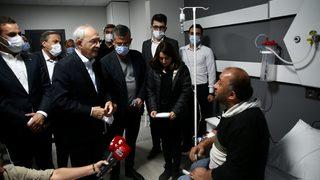 CHP Genel Başkanı Kılıçdaroğlu'ndan maden ocağındaki patlamada yaralanan işçiye ziyaret
