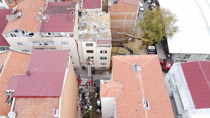 Sinop'ta duvarlarında çatlaklar oluşan apartman kontrollü yıkıldı G5