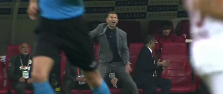 Okan Buruk'u hiç böyle görmediniz! Kayserispor'un Galatasaray'a attığı ikinci gol sonrası ceketini çıkardı ve... G1