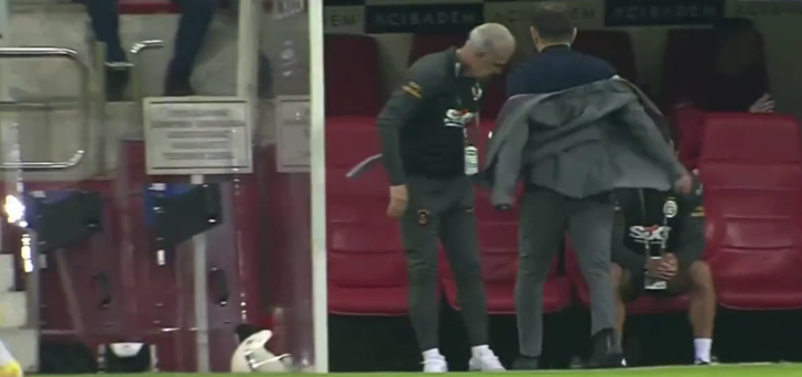 Okan Buruk'u hiç böyle görmediniz! Kayserispor'un Galatasaray'a attığı ikinci gol sonrası ceketini çıkardı ve... G4