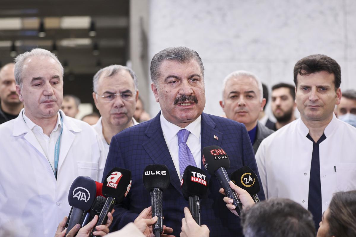 Sağlık Bakanı Koca, İstanbul'daki yaralı madencileri ziyaret etti: