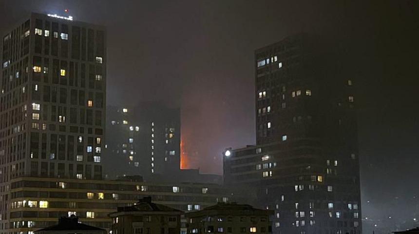 SON DAKİKA | İstanbul'da lüks rezidansta büyük yangın! Bina en alt kattan en üst kata kadar tutuştu... Yangının sebebi belli oldu