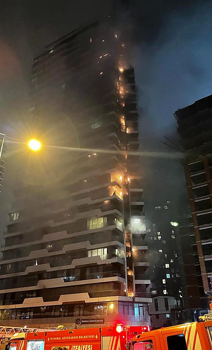Kadıköy'de 24 katlı binada yangın çıktı G2