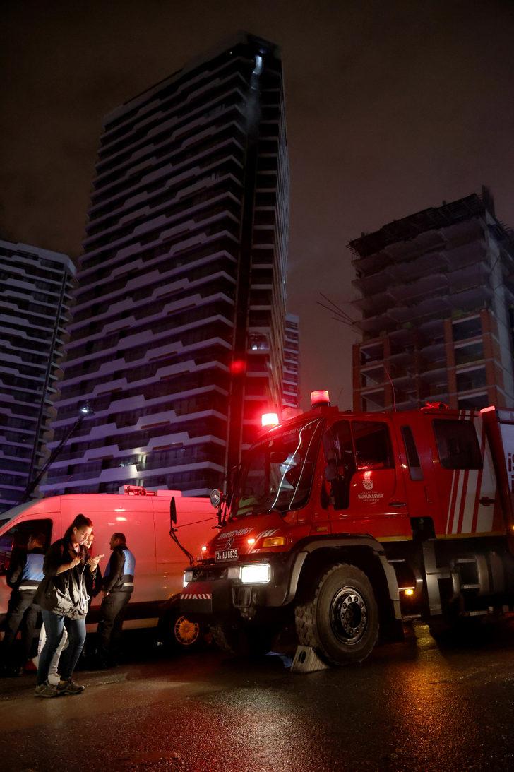 Kadıköy'de 24 katlı binada yangın çıktı G4