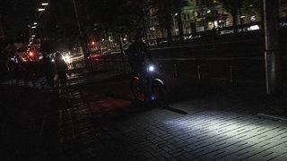 Ukrayna'nın başkenti Kiev, Rusya yüzünden karanlığa gömüldü! Çarpıcı fotoğrafın ardından yetkililer tasarruf çağrısı yaptı