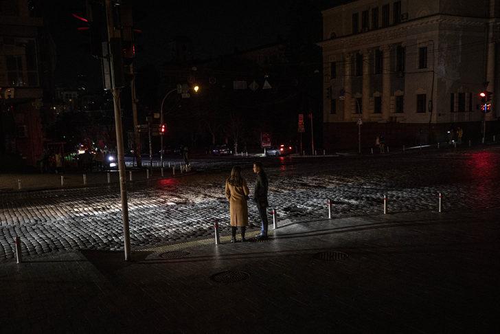 Ukrayna'nın başkenti Kiev, Rusya yüzünden karanlığa gömüldü! Çarpıcı fotoğrafın ardından yetkililer tasarruf çağrısı yaptı G2