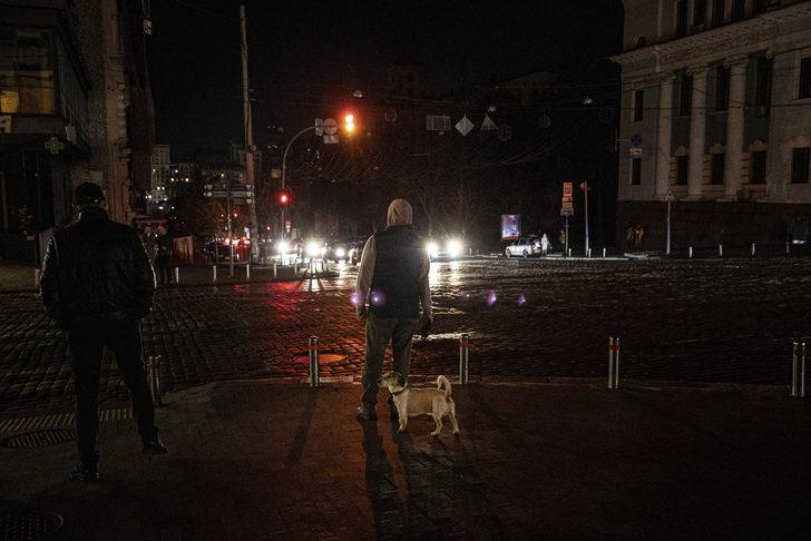 Ukrayna'nın başkenti Kiev, Rusya yüzünden karanlığa gömüldü! Çarpıcı fotoğrafın ardından yetkililer tasarruf çağrısı yaptı G3