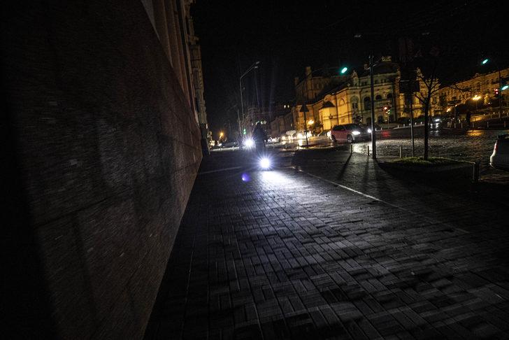 Ukrayna'nın başkenti Kiev, Rusya yüzünden karanlığa gömüldü! Çarpıcı fotoğrafın ardından yetkililer tasarruf çağrısı yaptı G5