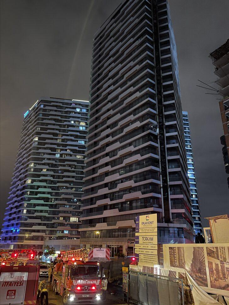 Kadıköy'de yangın çıkan 24 katlı bina tedbir amaçlı boşaltıldı G2