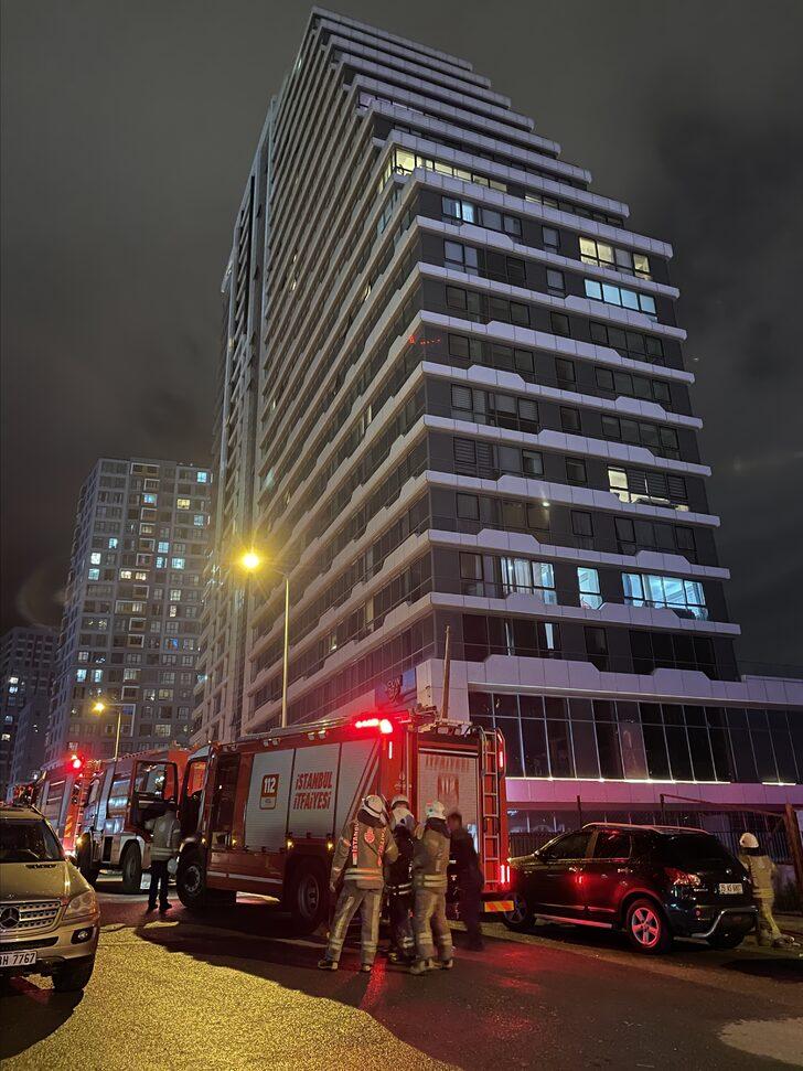 Kadıköy'de yangın çıkan 24 katlı bina tedbir amaçlı boşaltıldı G3