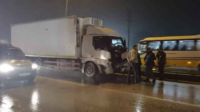 Bursa'da meydana gelen zincirleme trafik kazasında 5 kişi yaralandı