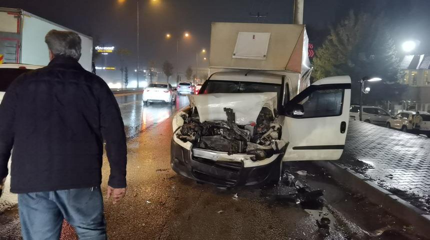 Bursa'da meydana gelen zincirleme trafik kazasında 5 kişi yaralandı