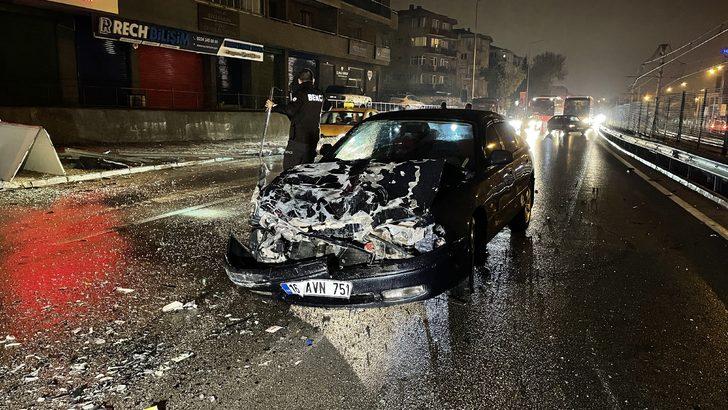 Bursa'da sağanak nedeniyle kayganlaşan yoldaki trafik kazasında 2 kişi yaralandı G3