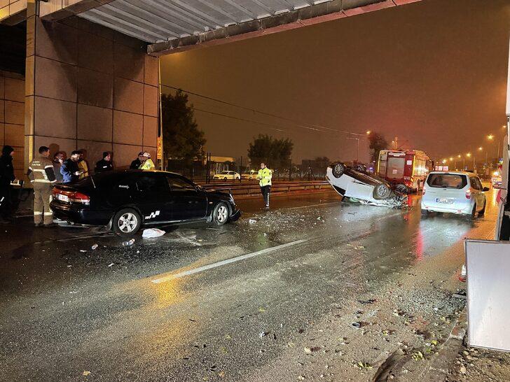 Bursa'da sağanak nedeniyle kayganlaşan yoldaki trafik kazasında 2 kişi yaralandı G4