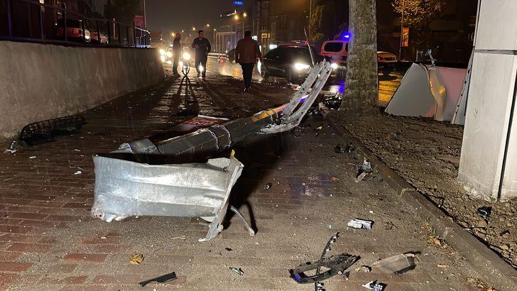 Bursa'da sağanak nedeniyle kayganlaşan yoldaki trafik kazasında 2 kişi yaralandı G5