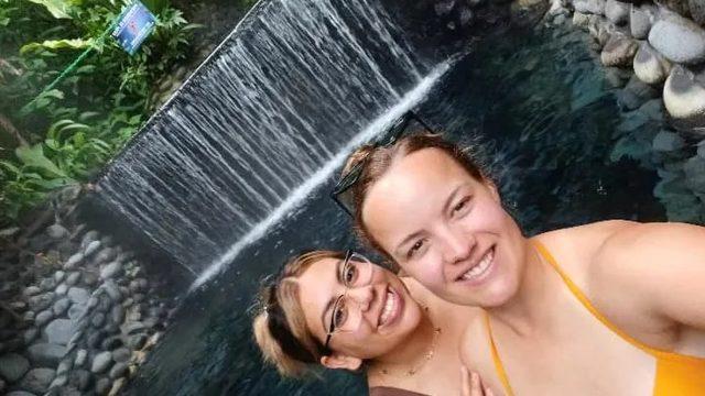 İki kadın bir adam: Aynı adamla çıktıklarını öğrendiler! Onu terk edip birlikte tatile çıktılar