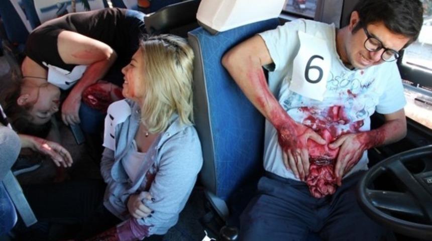 Acil sağlık hizmetleri ekipleri birbiriyle yarıştı