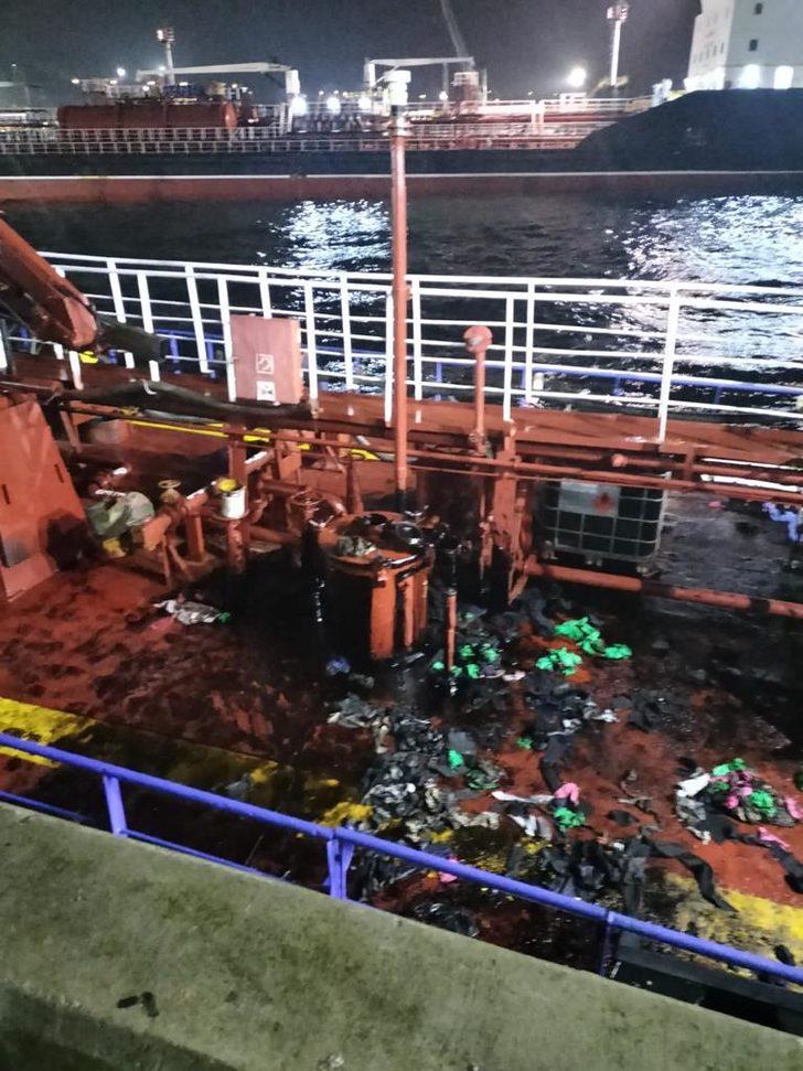 İzmit Körfezi'ni kirleten gemiye  2 milyon 380 bin 118 lira ceza kesildi G2