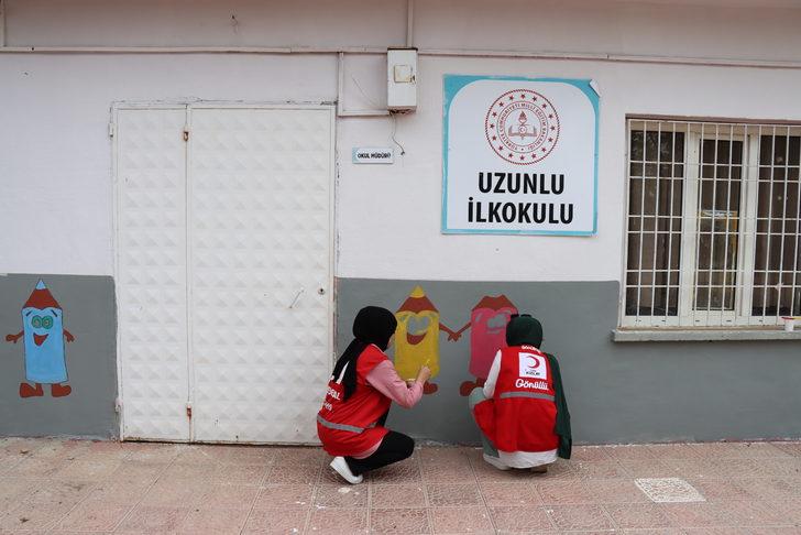 Kilis'te köy okulu gönüllü gençlerin eliyle renklendi G1