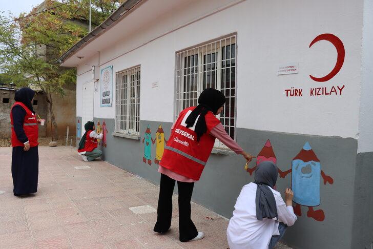 Kilis'te köy okulu gönüllü gençlerin eliyle renklendi G4