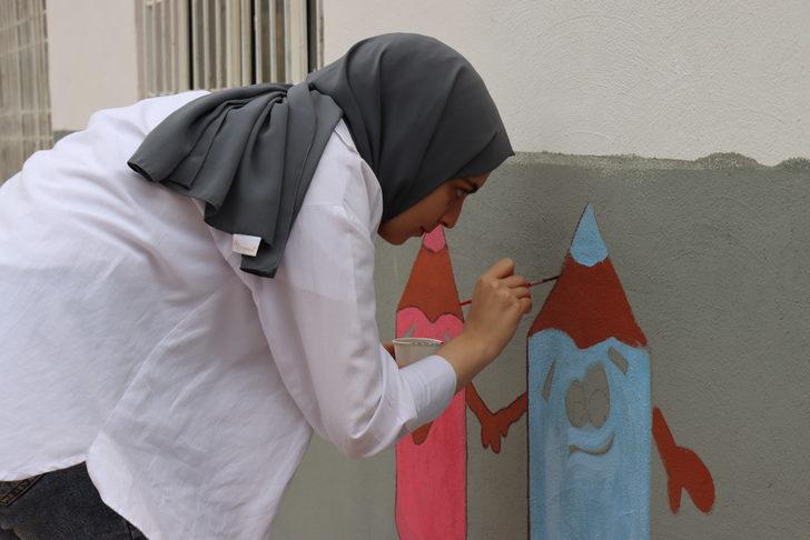 Kilis'te köy okulu gönüllü gençlerin eliyle renklendi G5