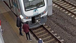 İstasyonda raylara düştü, tren son anda durabildi! Korku dolu anlar kamerada