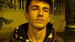 Sarıkamış'ta bozayılar vatandaşları tedirgin ediyor