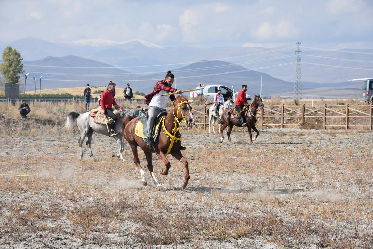 Kars'ta cirit dostluk ma&ccedil;ı yapıldı