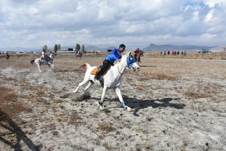 Kars'ta cirit dostluk maçı yapıldı G2