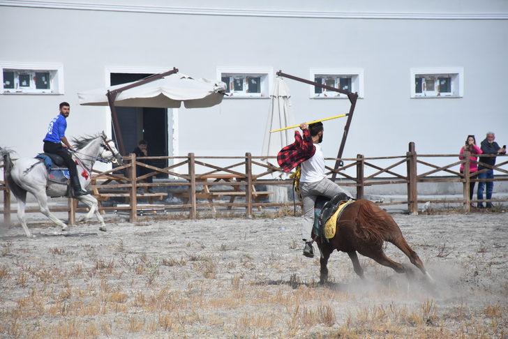 Kars'ta cirit dostluk maçı yapıldı G4