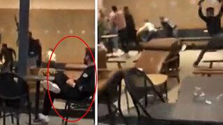 Kafede çıkan kavgada masa ve sandalyeler havada uçuştu! Bacak bacak üstüne atıp kavgayı izleyen adam gündem oldu