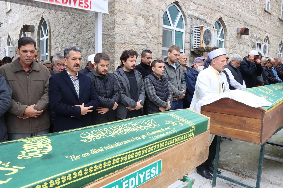 Kırklareli'nde &ouml;l&uuml; bulunan iki arkadaş toprağa verildi