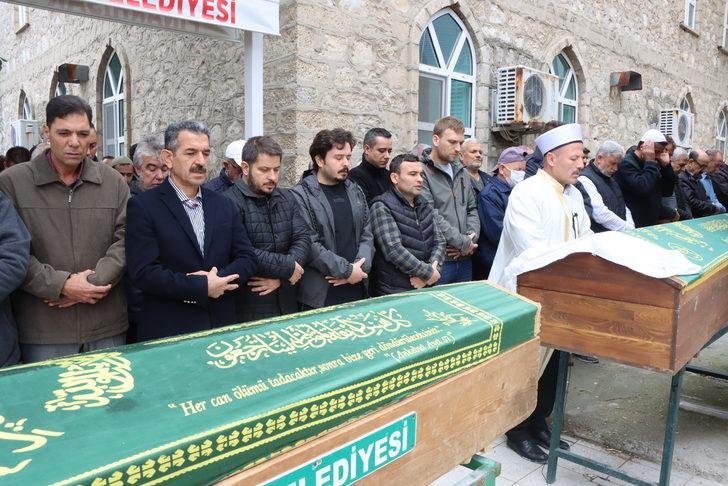 Kırklareli'nde ölü bulunan iki arkadaş toprağa verildi G1