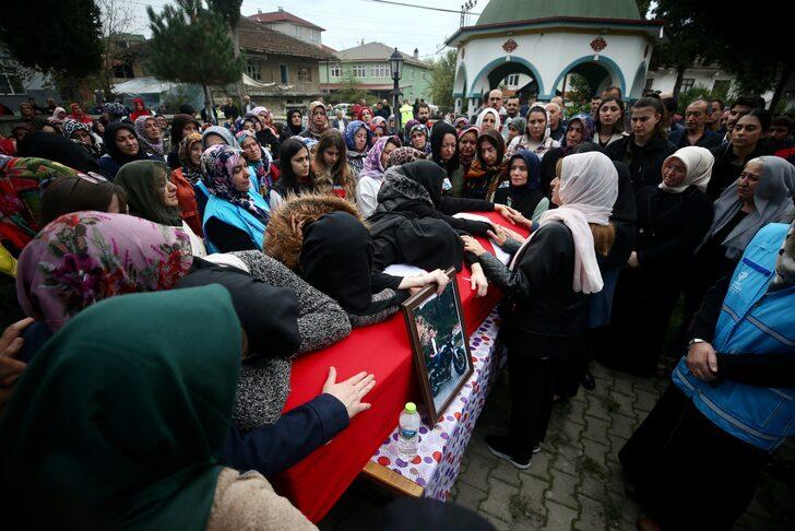 Maden ocağındaki patlamada hayatını kaybeden Berkay Kesim son yolculuğuna uğurlandı G3