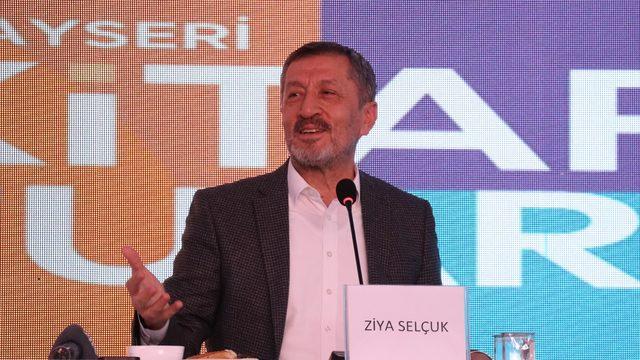 Eski Milli Eğitim Bakanı Ziya Selçuk, Kayseri Kitap Fuarı'nda konuştu: