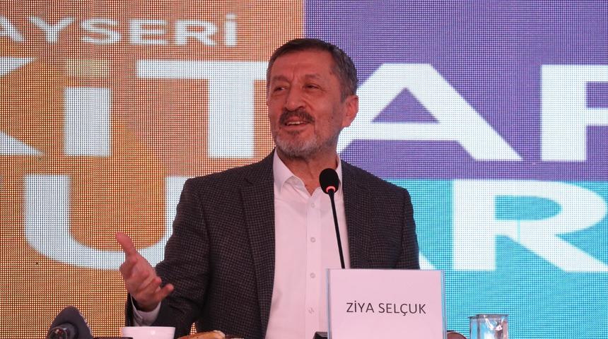 Eski Milli Eğitim Bakanı Ziya Selçuk, Kayseri Kitap Fuarı'nda konuştu:
