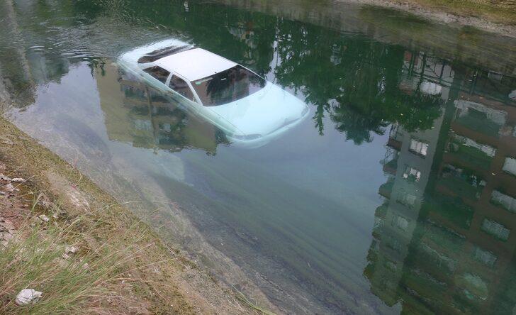 Adana'da sulama kanalına düşen aracın sürücüsü kurtarıldı G2